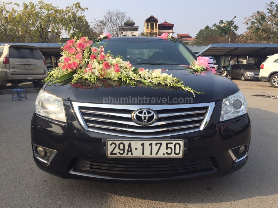 Cho thuê xe cưới Camry đời mới 4 chỗ