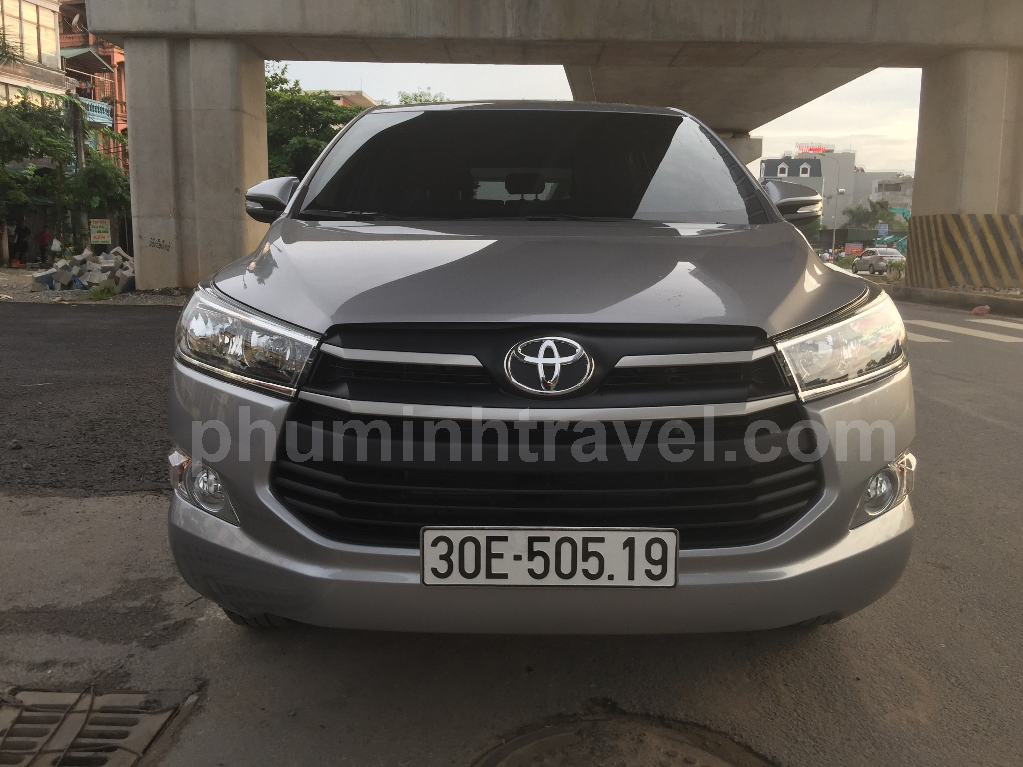 Cho thuê xe tháng Innova 7 chỗ